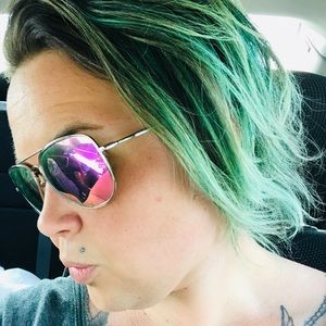 Meet your Posher, Cara